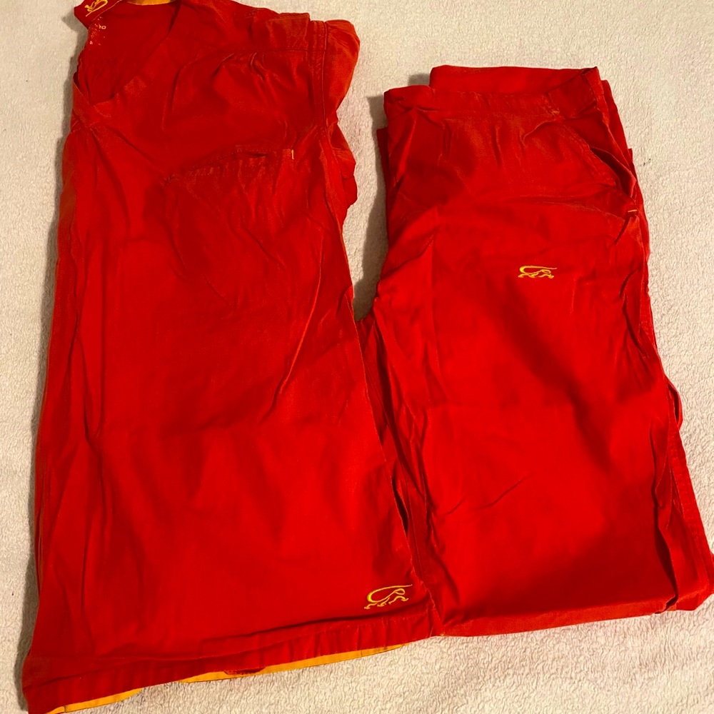 Scrub set
